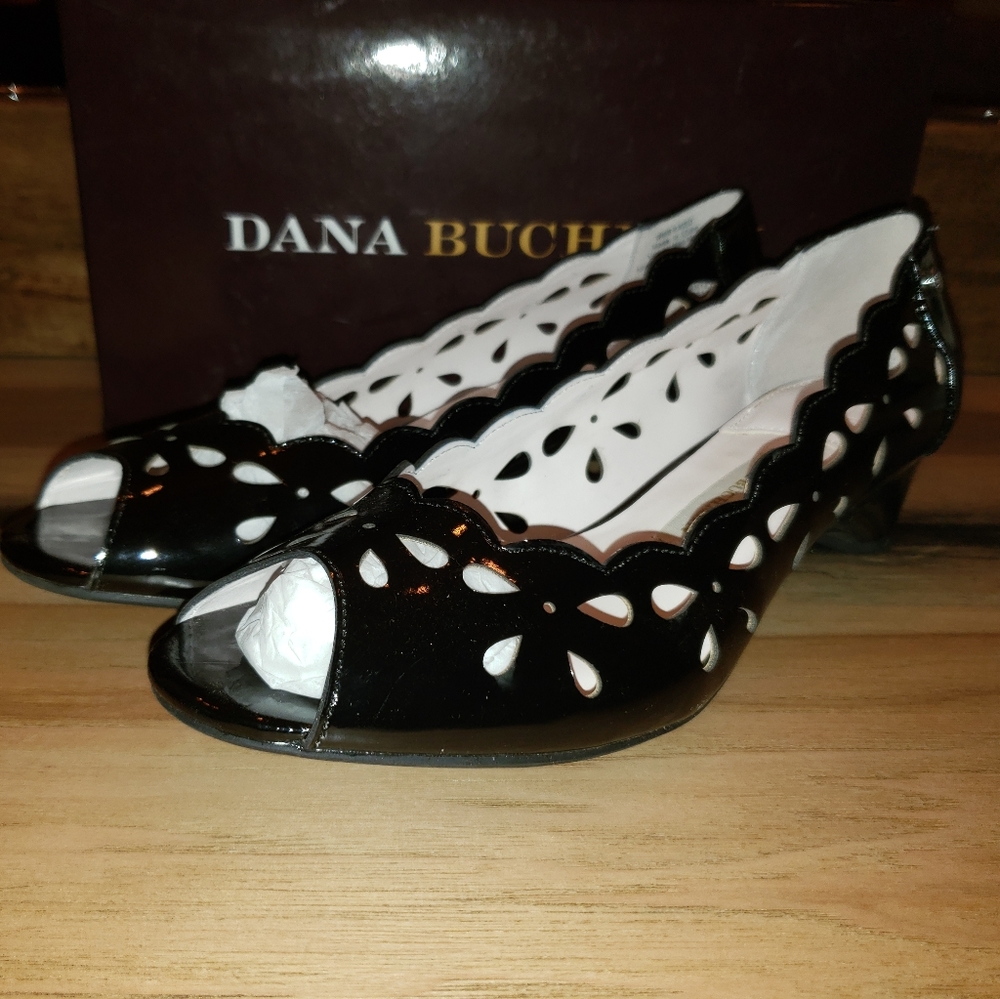Dana Buchman SZ 9.  Mand Made EUC